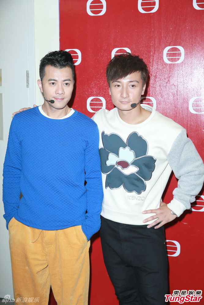 组图:张智霖录《奖门人》伍咏薇周丽淇同场