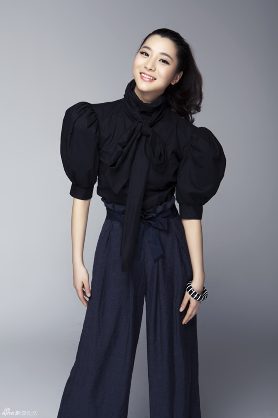 组图:<em>李欣烨</em>黑衣写真大片青春魅力- 娱乐频道 