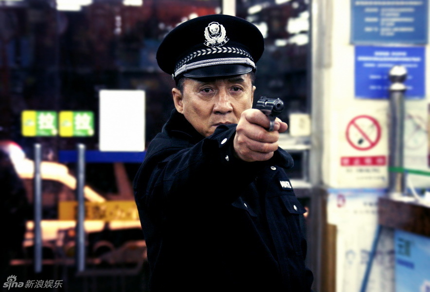 《警察故事》公映 成龙演催泪版《爸爸》