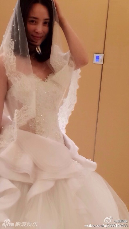 蒋勤勤婚纱_蒋勤勤性感图片(3)