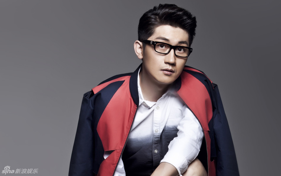 组图:金志文<em>红色</em>系写真 <em>穿</em>潮人<em>短裤</em>玩吉他 -- 佛