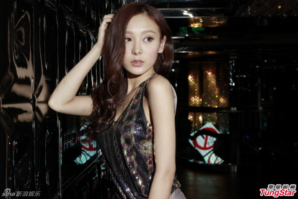 何佩瑜强抢林德信 许奕妮曾被引诱吸毒