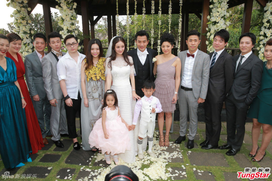 组图: 杨幂 刘恺威完婚 两家人合影 -- 佛山E家|佛