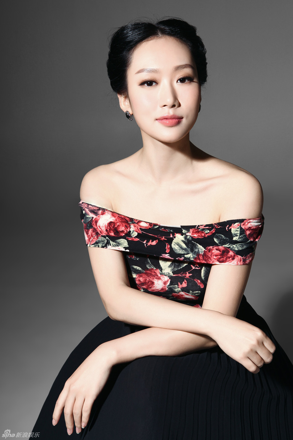 组图:刘一缇复古风写真 典雅精致秀香肩_高清图集