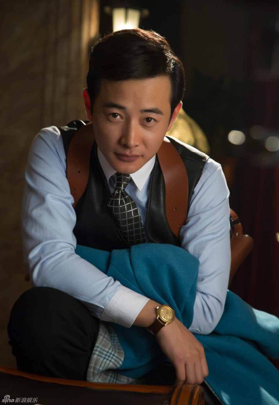 新浪娱乐讯《爸爸父亲爹》片场,一场男女主角罗晋和吕一的一场亲密