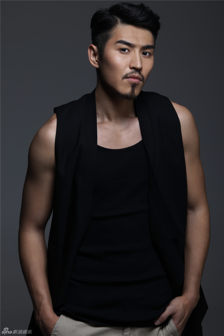 《零下三十八度》孟召重展型男范儿