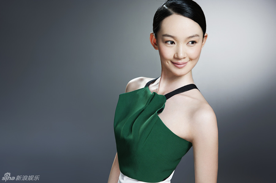 组图:刘丛丹性感甜美写真 简约优雅小露香肩_高清图集