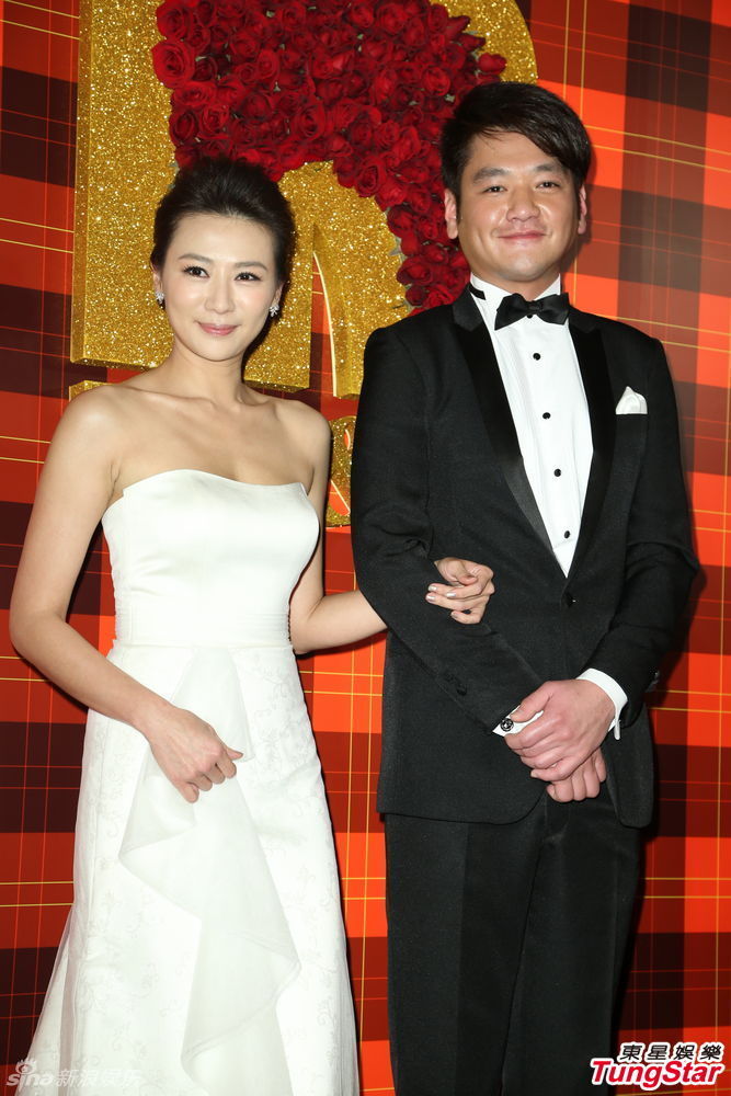 黄小柔婚纱_黄小柔性感(2)