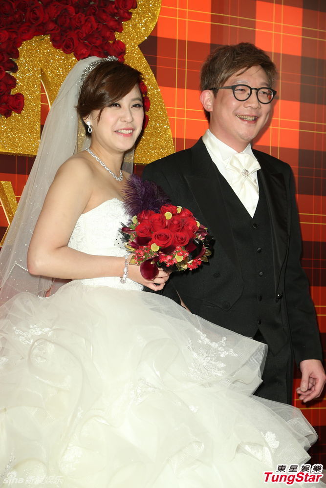 黄小柔婚纱_黄小柔性感(2)