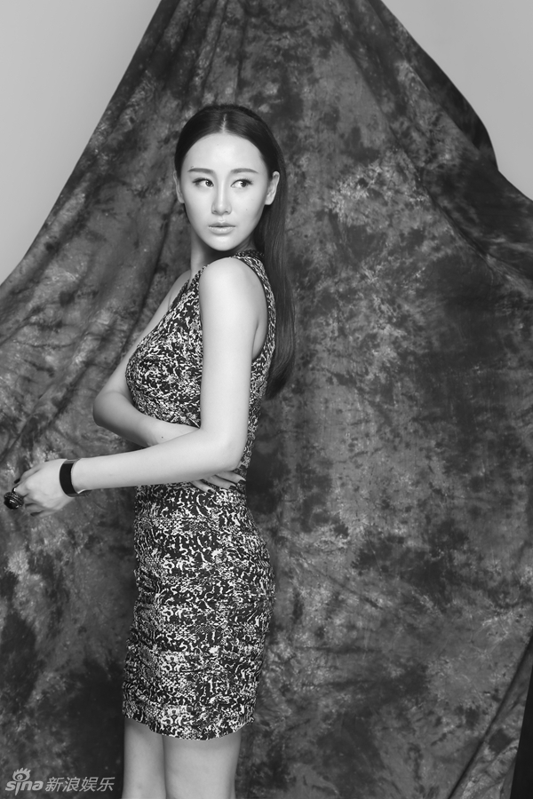 组图:杜十五淡妆贺岁写真知性妩媚_高清图集_新浪网