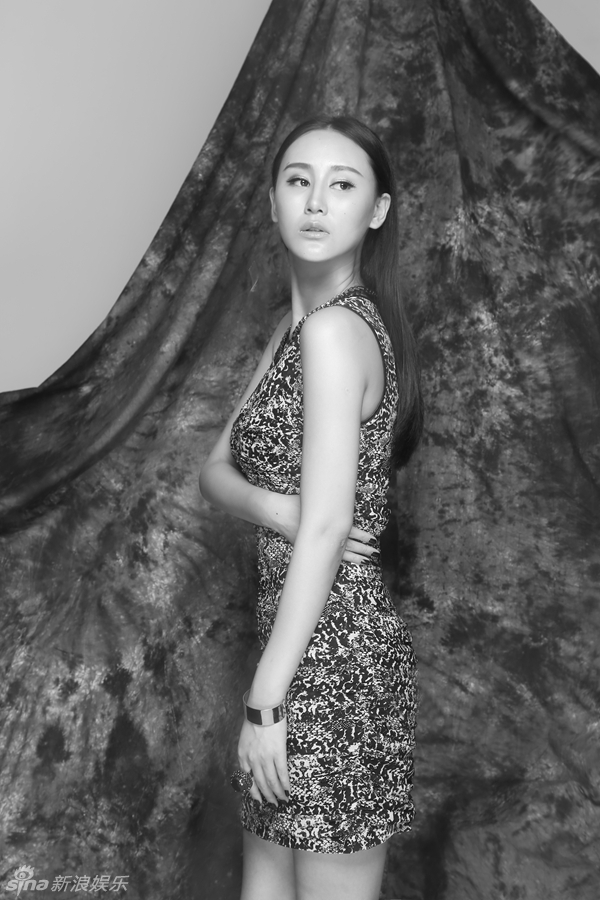 组图:杜十五淡妆贺岁写真知性妩媚_高清图集_新浪网