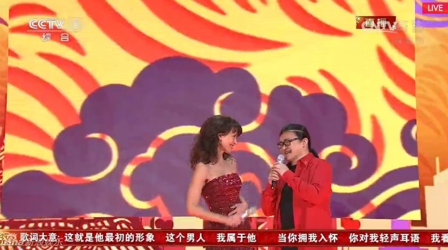 组图:苏菲-玛索刘欢春晚合唱《玫瑰人生》