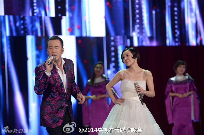 组图:郭采洁杨坤央视春晚合唱《答案》_娱乐频道_广西电视网