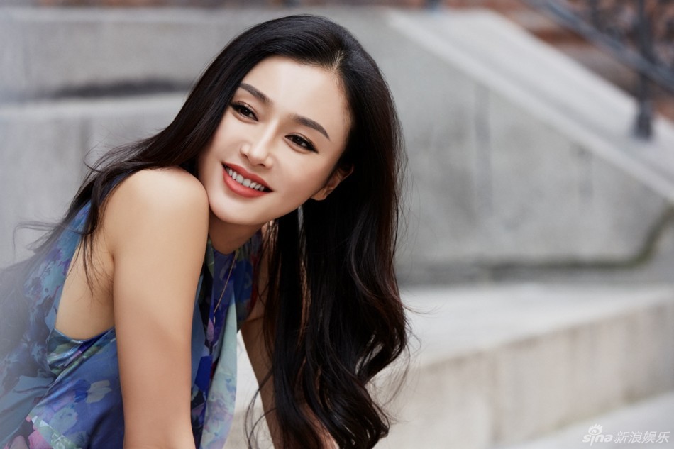 Tần Lam: Từ nữ diễn viên mang tiếng người tình phụ bạc suốt 12 năm, ngôi sao trịch thượng đến vị Hoàng hậu khiến quốc dân mê mẩn - Ảnh 2. Tần Lam: Từ nữ diễn viên mang tiếng người tình phụ bạc suốt 12 năm, ngôi sao trịch thượng đến vị Hoàng hậu khiến quốc dân mê mẩn - Ảnh 2.