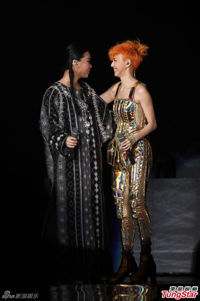 组图:孙燕姿橙发亮眼披黄金甲 许美静助阵 -- 佛山E家|佛山信息网|顺德信息网|第一综合信息门户网-FSEHOME.COM