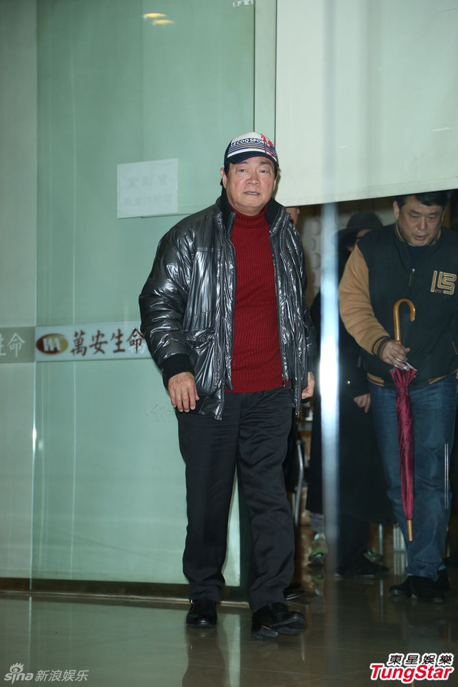 组图:吴宗宪等赴高凌风灵堂悼念 张菲频抹泪_高清图集
