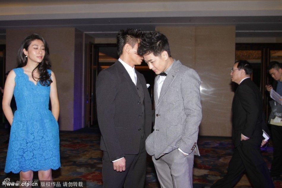 吴奇隆林志颖贴耳热 聊破 不和传闻