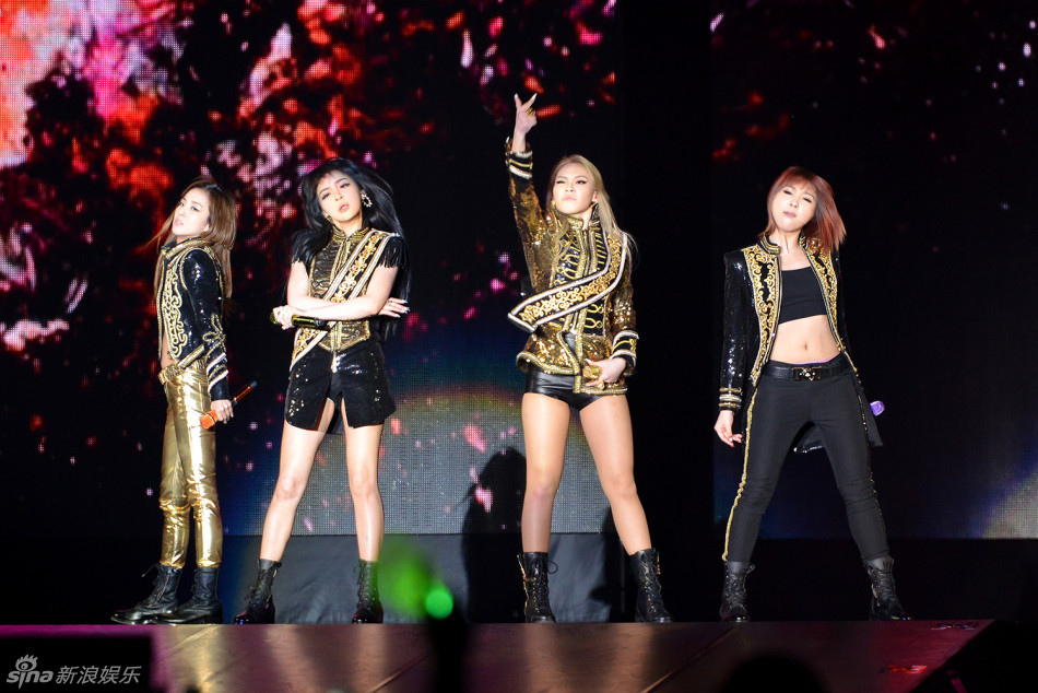 24【音乐】2ne1香港开唱女王气势 winner助阵