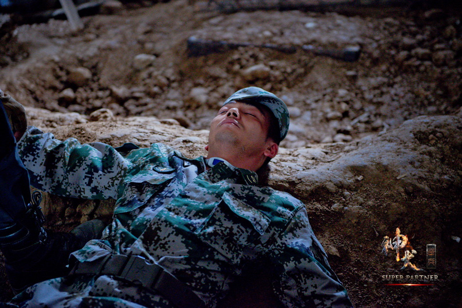 《神犬奇兵》预告片+精彩悬念扑朔迷离