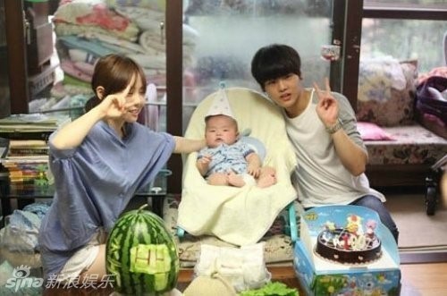 韩脸赞情侣洪瑛琦、李世龙为孩子办 百日宴 _武