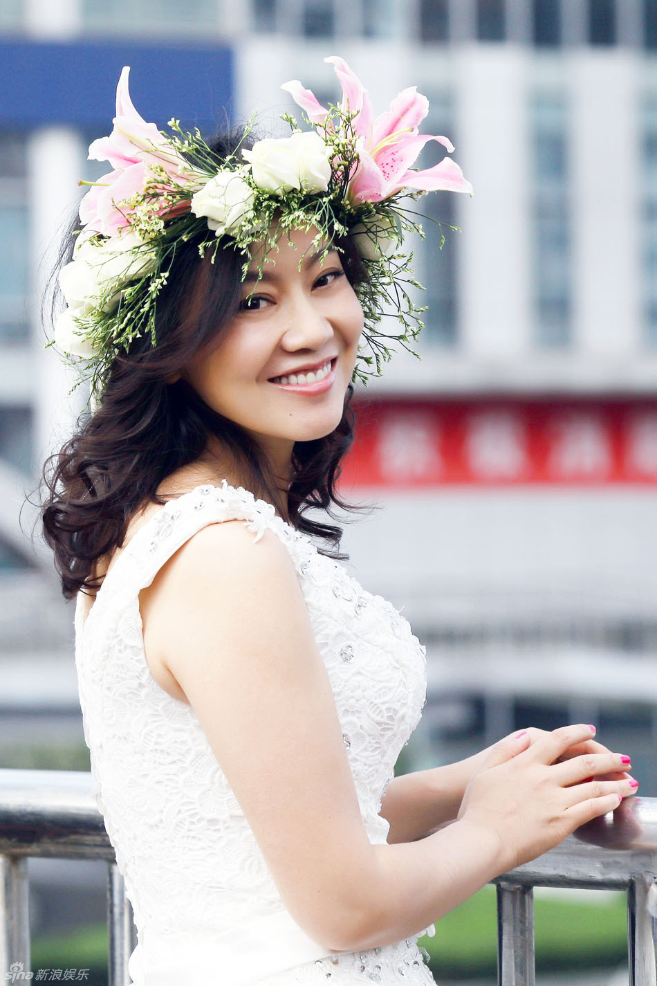 闫妮婚纱_闫妮性感图片(2)