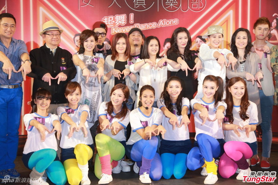 组图:李若彤健身练腹肌 李丽珍女儿无意入娱圈