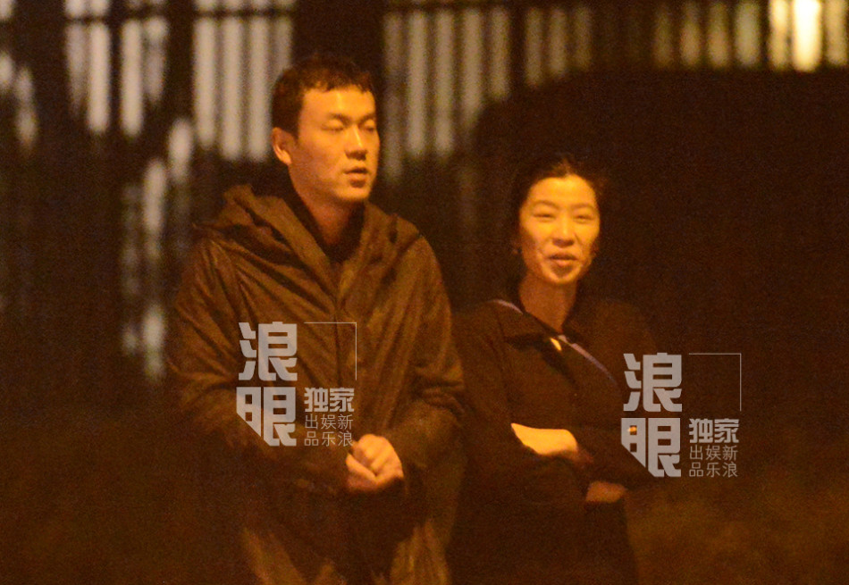 独家:廖凡与才女妻霍昕深夜泡吧晒月光_高清图集_新浪网