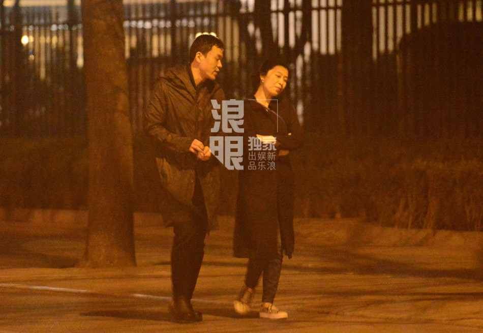 独家:廖凡与才女妻霍昕深夜泡吧晒月光