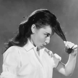 奥黛丽-赫本<em>剪头发</em>动态图[SouVR虚拟现实论坛