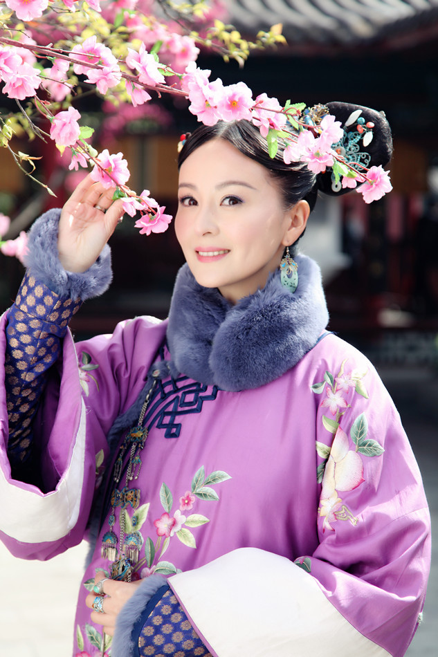 组图:戴娇倩《宫锁连城》花簇笑靥容颜