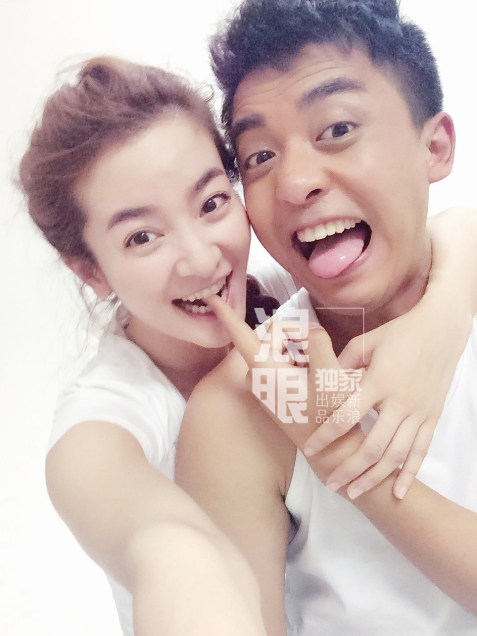 组图:李佳航李晟微博认爱 私房照曝光甜蜜温馨_女性头条_大众网