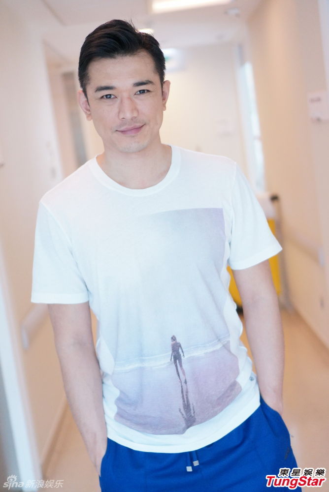 组图:黄长兴初见女儿感动欲落泪