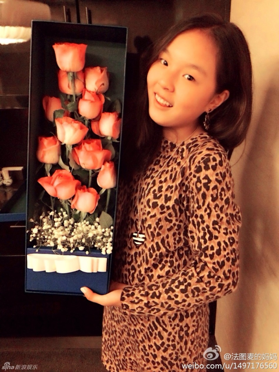 组图:哈文李咏庆女儿12岁生日 晒其温馨成长照