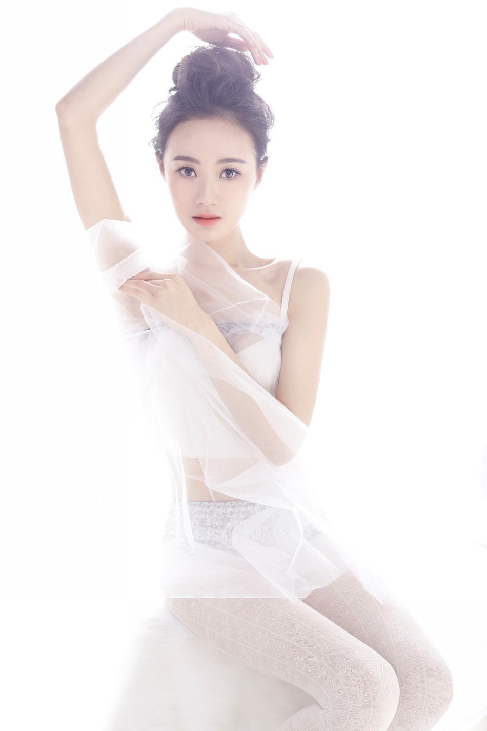 美女演员战菁一夏日梦幻写真清新小性感