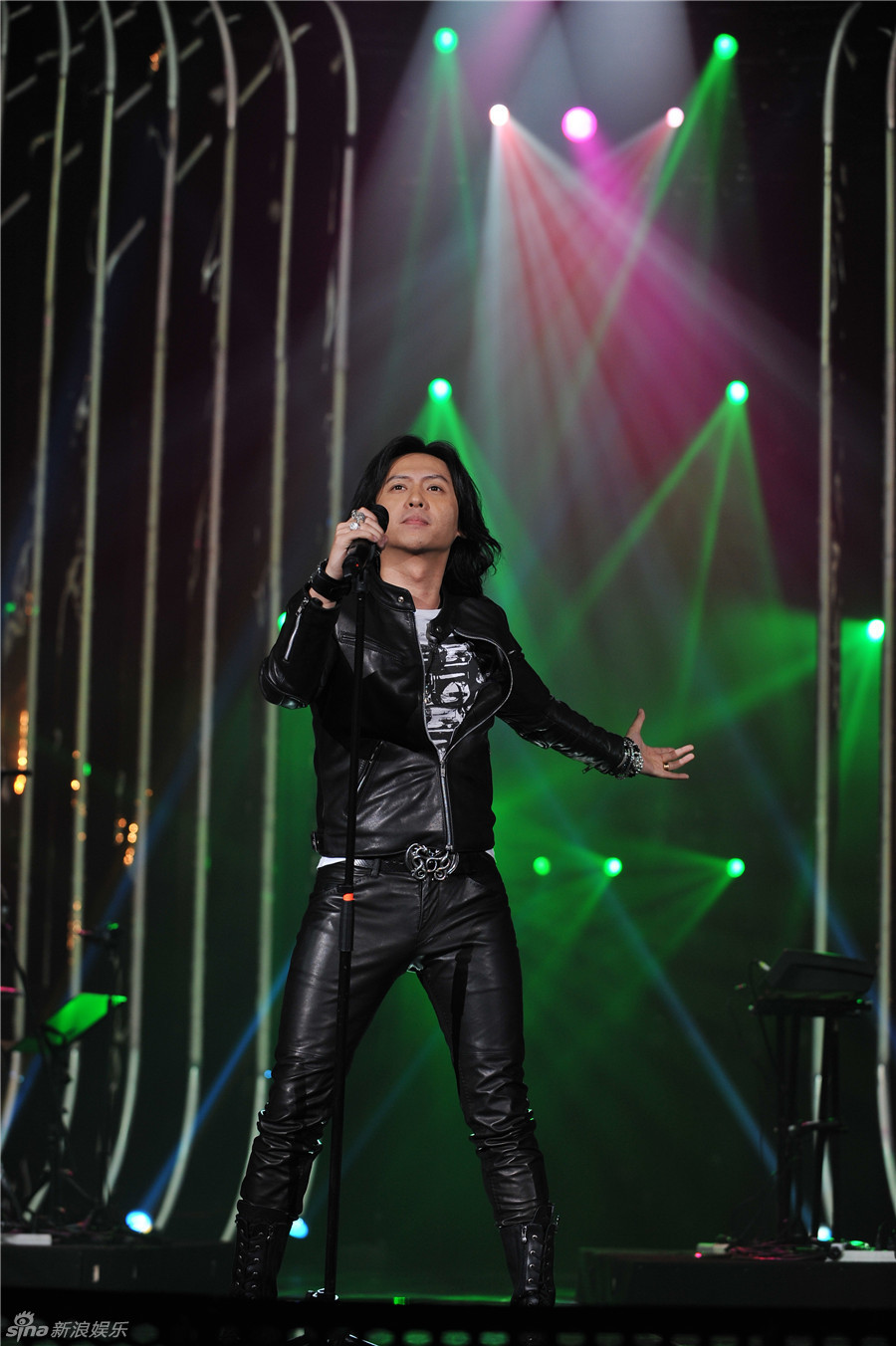 歌狂腾格尔与<em>辣妹</em>共舞 蒋方舟迷黑豹<em>主唱</em> -- 佛