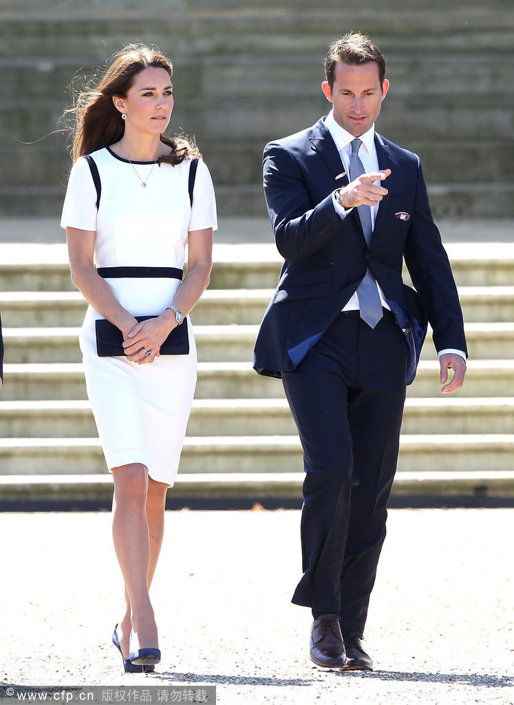 组图:凯特王妃白裙出席活动 长发飘逸甜美端庄
