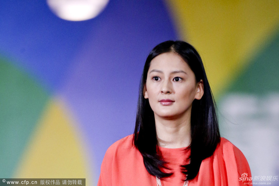 组图:20届上海电视节 岳丽娜缎面连身裙显优雅_娱乐频道_广西电视网