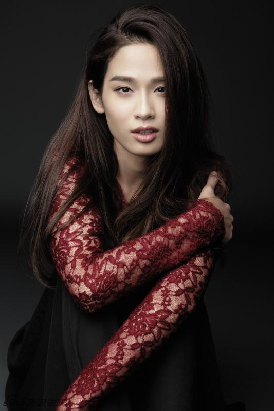 组图 老男孩 屈菁菁写真性感冷艳国际范 高清图集 新浪网