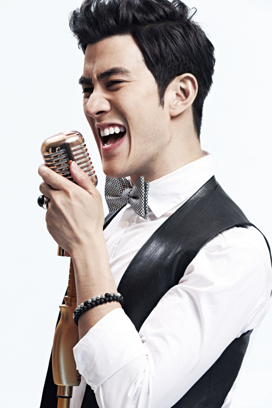 组图:李治廷复古风大片 打造私人音乐专场