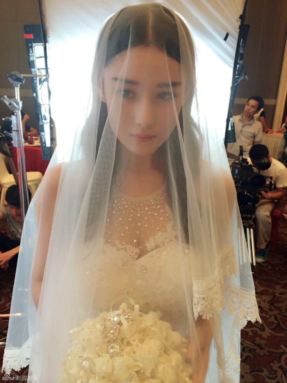 新娘穿婚纱被_新娘穿婚纱的图片(3)