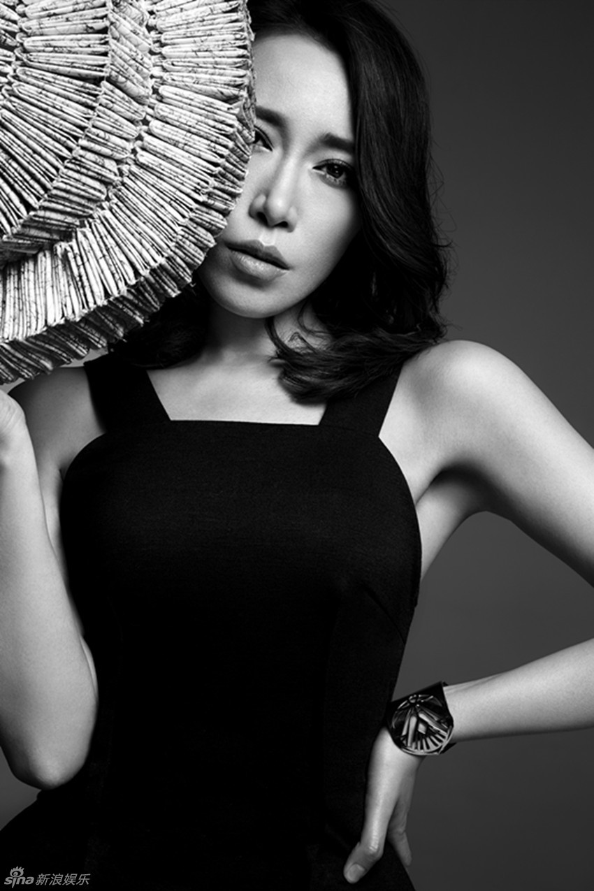 组图:金池曝黑白写真 魅惑眼神演绎冷都女_高清图集_新浪网