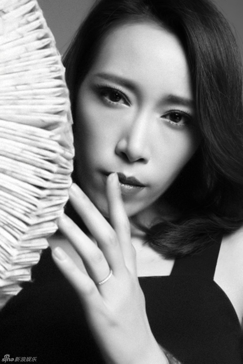 组图:金池曝黑白写真 魅惑眼神演绎冷都女_高清图集_新浪网