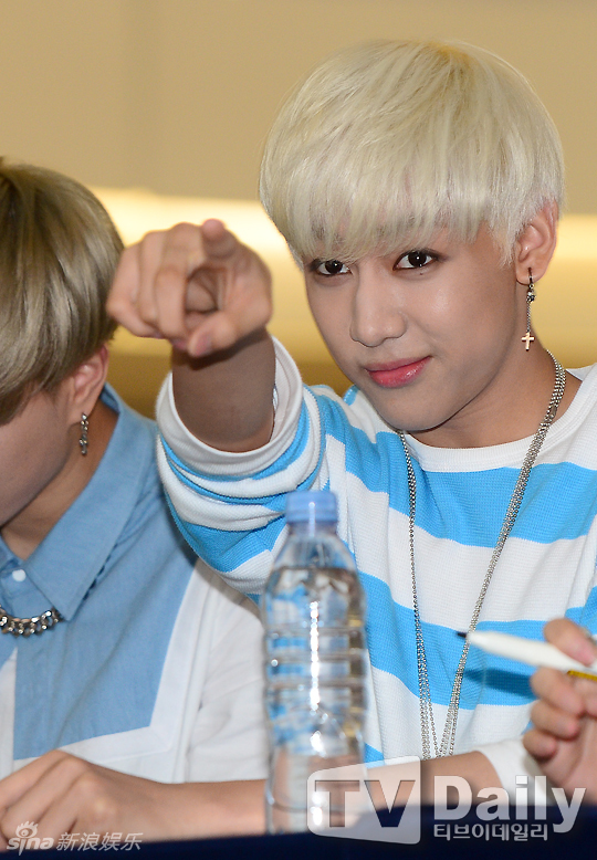 组图:韩团GOT7办粉丝会 卖萌搞怪十分开心