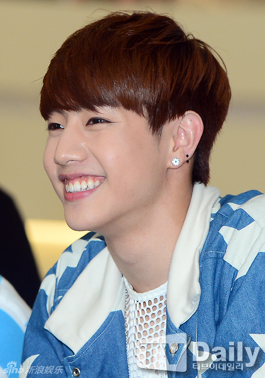 组图:韩团GOT7办粉丝会 卖萌搞怪十分开心