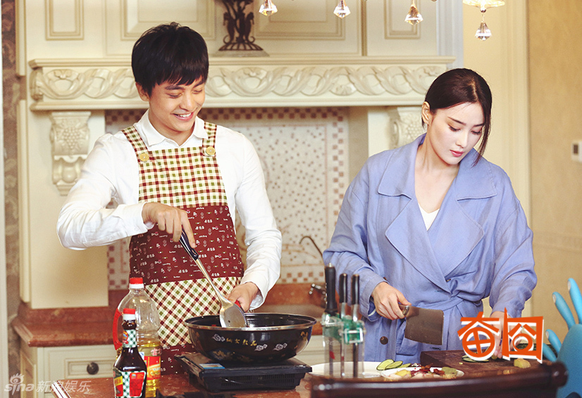 组图:《奋囧》曝剧照 张馨予成90后公务员