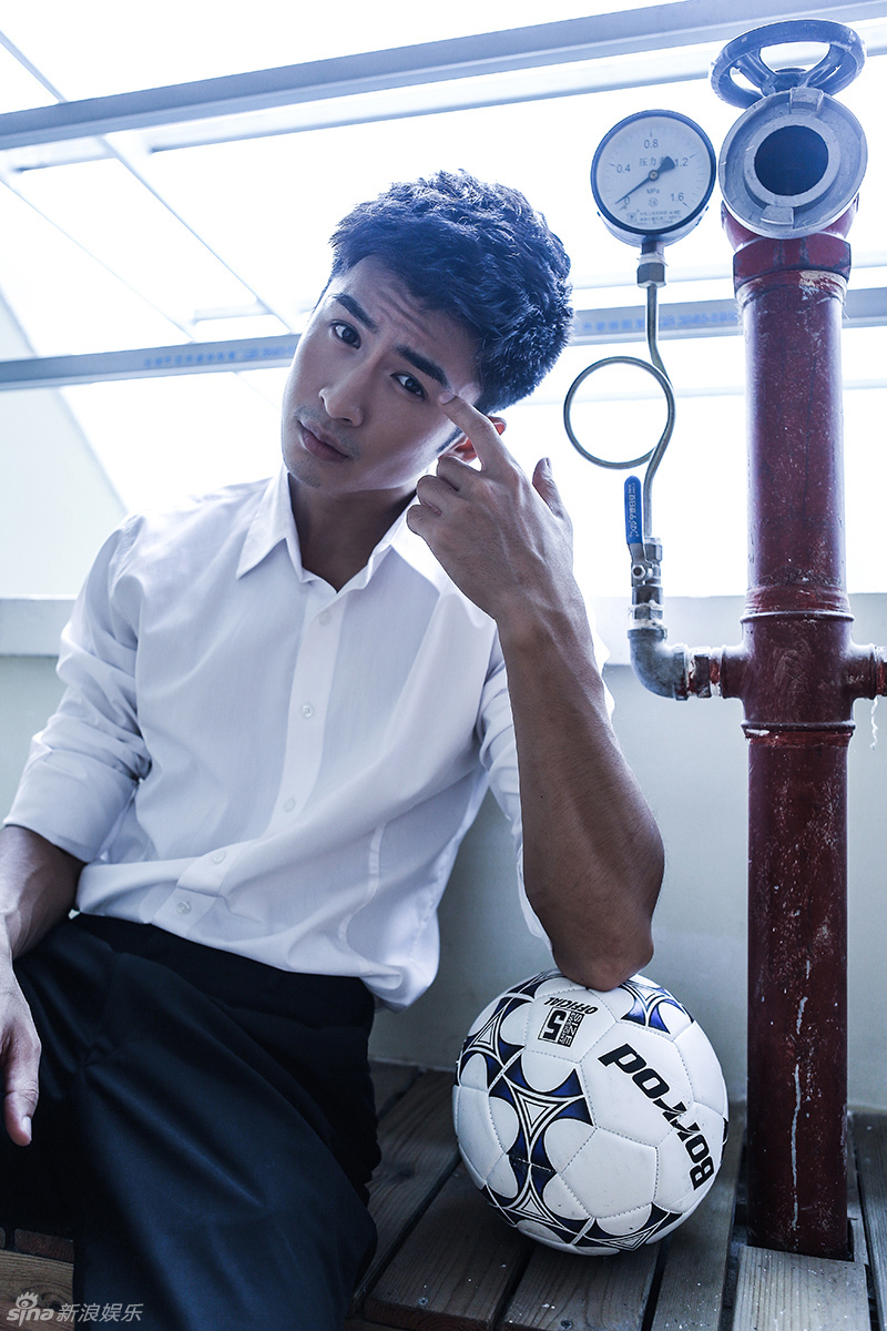 组图:张云龙足球写真酷帅富男性魅力
