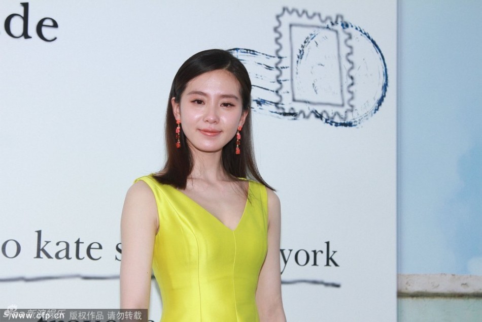 组图:刘诗诗低胸深v装露事业线 遭拥簇显排场_高清