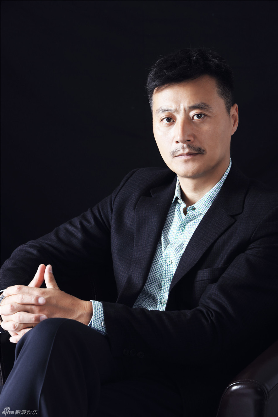 组图:霍建华领衔新剧六子拍写真 时尚清新