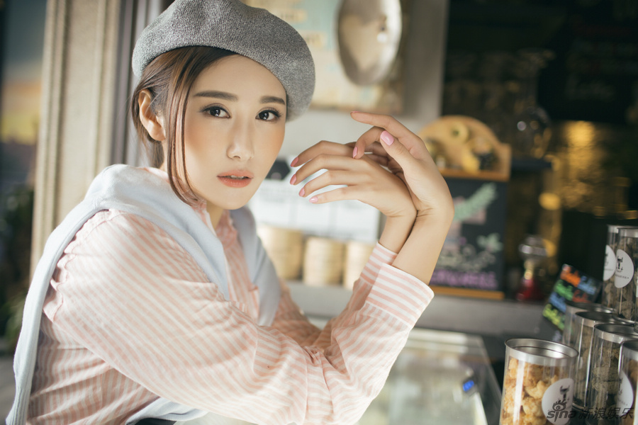 组图:高珑珂轻摇滚写真甜美可人