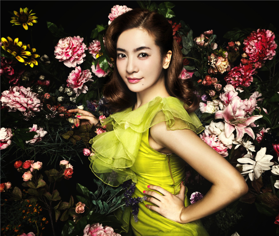 组图:李晟绚丽写真簇拥花海明艳动人_女性头条_大众网